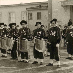 Schmutziger Donnerstag: Der Fanfarenzug vor dem Ziegelhof.