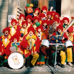 Rosenmontag: Die Clowngruppe nach dem Schminken.