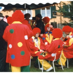 Rosenmontag: Die Clowngruppe zu Gast im Hindenburgblock.