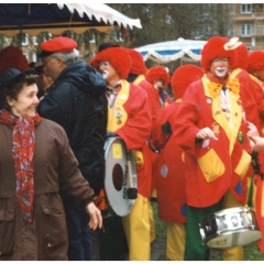 Rosenmontag: Die Clowngruppe zu Gast im Hindenburgblock.