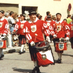 Der Fanfarenzug auf einem FZ-Treffen: Während dem Umzug.