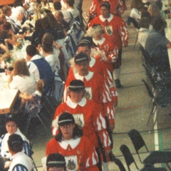 Der Fanfarenzug auf einem FZ-Treffen: Auftritt in der Halle.