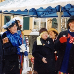 Rosenmontag: Besuch der Clowngruppe im Hindenburgblock.