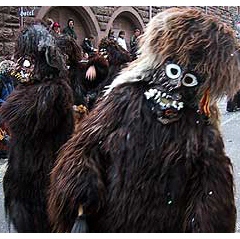 Umzug in der Stadt: Der Schneeschreck ist dabei.