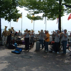 Die Clowngruppe war am Vatertag unterwegs in Friedrichshafen.