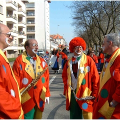 Die Clowngruppe in Straßbourg: Dann hieß es warten bis es los ging.