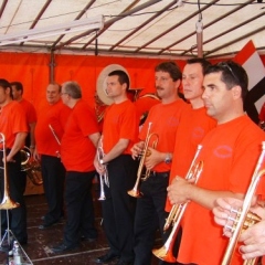 Die Clowngruppe unter der Leitung von Gerd Zachenbacher spielte auf dem Petershauser Stadtteilfest.