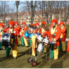 Rosenmontag war Clowntag: Besuch im Hindenburgblock.