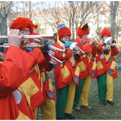 Rosenmontag war Clowntag: Besuch im Hindenburgblock.