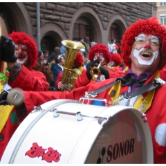 Umzug Fasnachtssonntag: Auch die Clowngruppe durfte nicht fehlen.