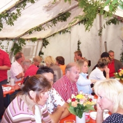 Räuberfest bei Ferdi: Langsam füllte sich das Zelt.