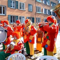 Rosenmontag: Die Clowngruppe besuchte traditionell den Hindenburgblock.