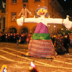 Verbrennung auf dem Stephansplatz: Noch stand die Puppe unversehrt.