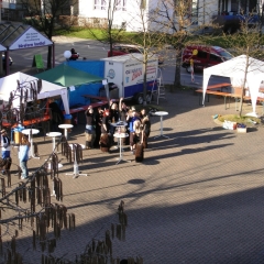 Narrenbaumstellen auf dem Gottmannplatz: Das Stellen kann beginnen.