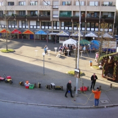 Narrenbaumstellen auf dem Gottmannplatz: Das Stellen kann beginnen.