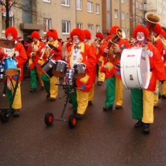 Schmutziger Donnerstag: Morgendliches Wecken in Petershausen.