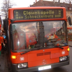 Schmutziger Donnerstag: Dann wurde der Bus bestiegen.