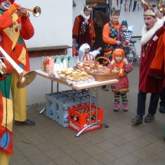 Schmutziger Donnerstag: Besuch im Maria-Hilf Kindergarten in Allmannsdorf.