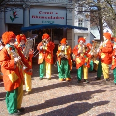 Schmutziger Donnerstag: Die Clowngruppe spielte vor der Pfauenpassage.