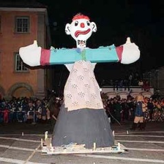 Verbrennung auf dem Stefansplatz: Die Puppe stand parat.