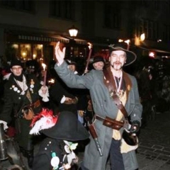 Verbrennung auf dem Stefansplatz: Der Räuber beim Verbrennungs-Umzug.