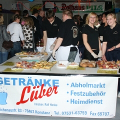 Männerballett-Treffen vom Schbeeschreck: Auch bei der Essenausgabe konnte es los gehen.