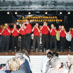 Männerballett-Treffen vom Schbeeschreck: Zur Eröffnung spielte die Clowngruppe der Schneckenburg unter der Leitung von Gerd Zachenbacher.