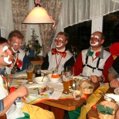 Rosenmontag: Nun wurde erst einmal eine Essenspause in Überlingen am Ried eingelegt.