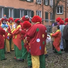 Rosenmontag: Besuch im Hindenburgblock bei der Familie Zachenbacher.