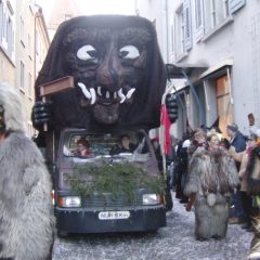 Umzug am Fasnachtssonntag: Der Schneeschreck bei der "Arbeit"