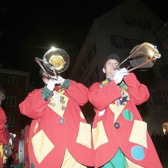 Verbrennung auf dem Stefansplatz: Die Clowngruppe der Schneckenburg in Aktion.