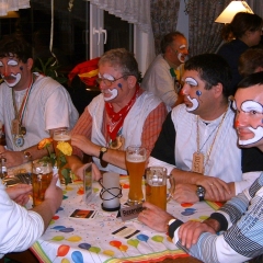 Rosenmontag mit der Clowngruppe: In Überlingen gab es wieder eine Essenspause.