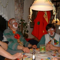 Rosenmontag mit der Clowngruppe: In Überlingen gab es wieder eine Essenspause.