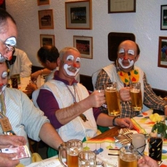 Rosenmontag mit der Clowngruppe: In Überlingen gab es wieder eine Essenspause.