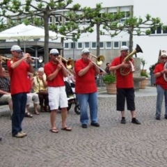 Vatertag der Clowngruppe: In Friedrichshafen spielten sie auf der Promenade.