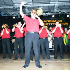 Männerballett-Treffen vom Schneeschreck: Der Auftakt bildete die Schneckenbürgler Clowngruppe unter der Leitung von Gerd Zachenbacher.