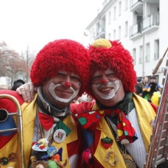 Fasnachtssonntag, Umzug in der Stadt: Wie immer lief die Clowngruppe voran.