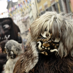 Fasnachtssonntag, Umzug in der Stadt: Der Schneeschreck bildete den Abschluß der Schneckenburg.