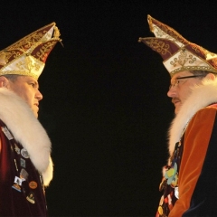 Die Ansager Axel Zunker und Rolf Reisacher bei der Verbrennung auf dem Stefansplatz.