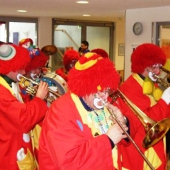 Rosenmontag mit der Clowngruppe: Besuch in der Rosenau.