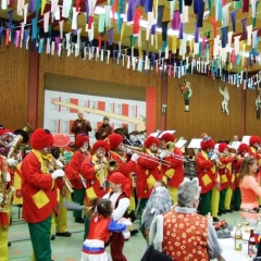 Rosenmontag mit der Clowngruppe: Auftritt beim Kinderball in Worblingen.