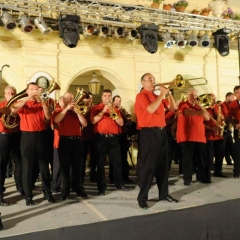 Die Clowngruppe auf der Insel Gozo: Spieltermin auf dem Platz.