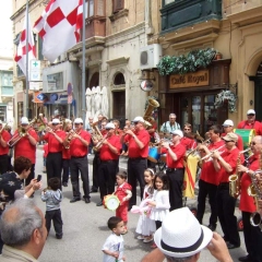 Die Clowngruppe auf der Insel Gozo: Am nächsten Tag gab es verschiedene Platzkonzerte.