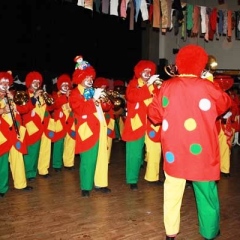 Rosenmontag mit der Clowngruppe: Auftritt beim Rebwieberball in der GEMS in Singen