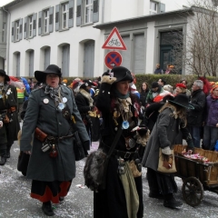 Umzug am Fasnachtssonntag:  Der Räuber beim Umzug.