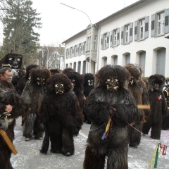 Umzug am Fasnachtssonntag: Der Schneeschreck bildet den Schluss.