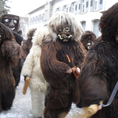 Umzug am Fasnachtssonntag: Der Schneeschreck bildet den Schluss.