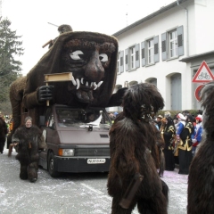 Umzug am Fasnachtssonntag: Der Schneeschreck bildet den Schluss.