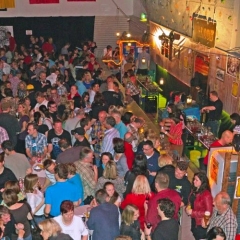 Männerballett-Treffen vom Schneeschreck: An der Bar herrschte reichlich Betrieb.