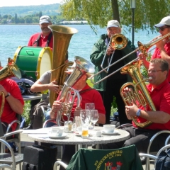 Vatertag der Clowngruppe: Erster Auftritt im Seegarten in Allensbach.